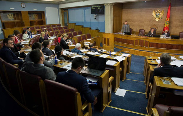 ЦГ: Политика блокира судије